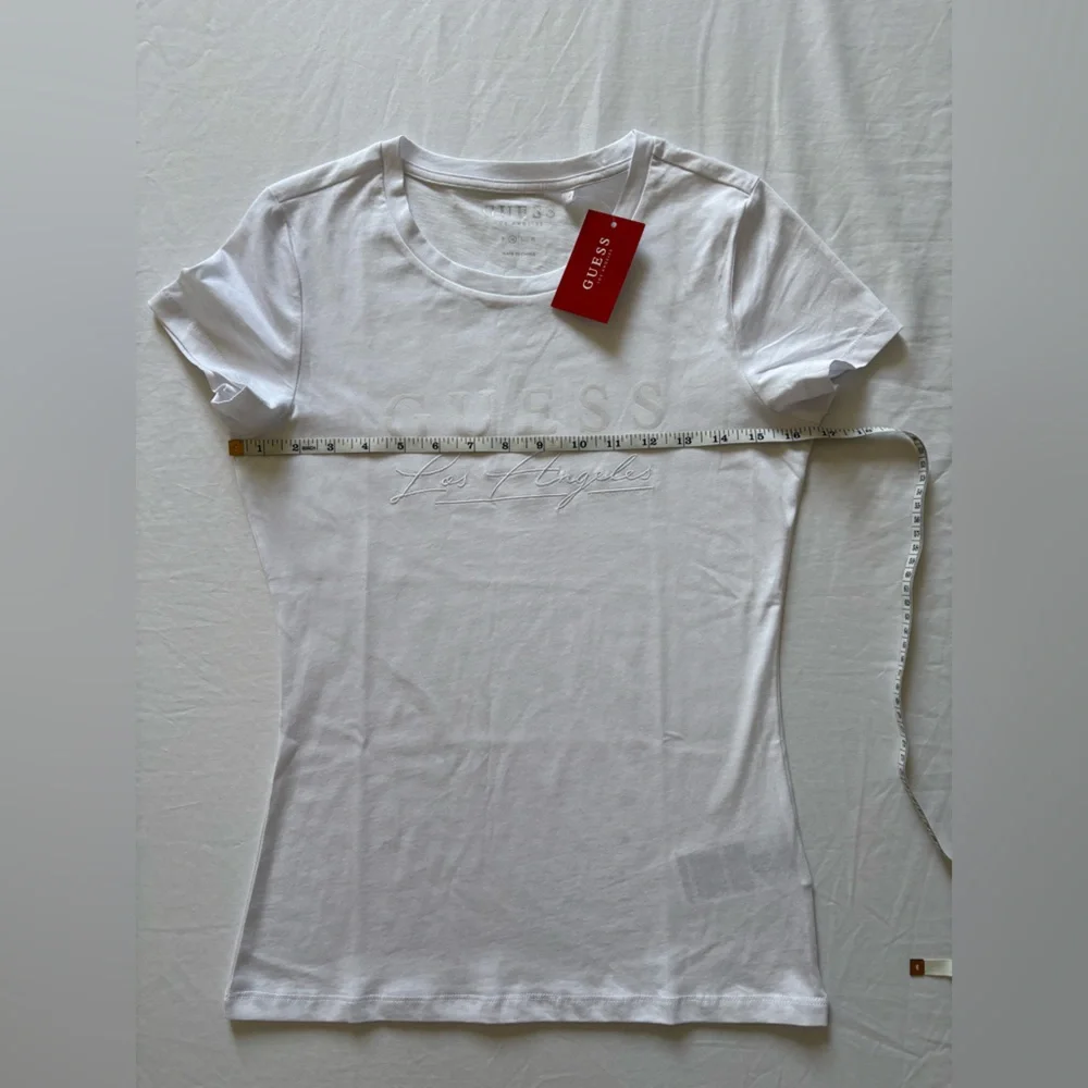 NWT-GUESS Pure White Short Sleeve Embossed Logo Tee - Picture 5 of 7